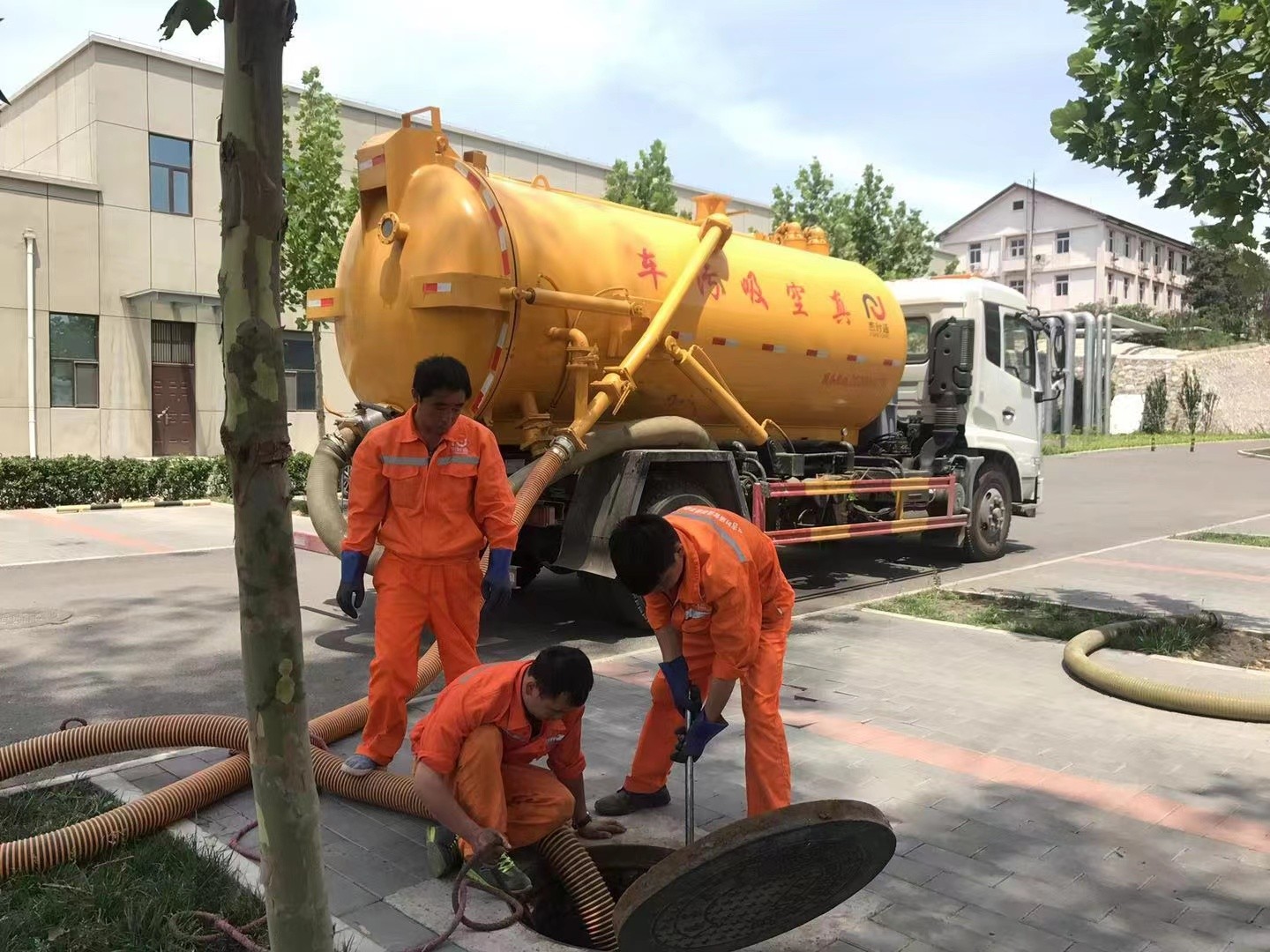 兴隆化粪池清理与5-8吨吸粪车施工效率分析
